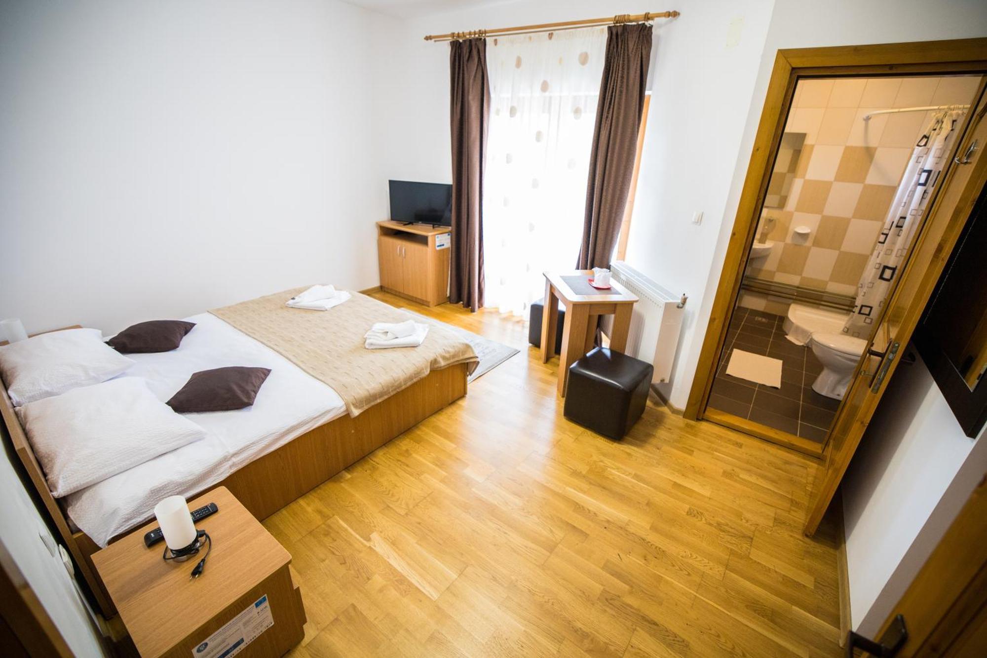 Pensiunea Codruta Cărpinişu Exteriör bild
